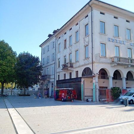 Palazzo Clerici Apartment Luino Exterior foto