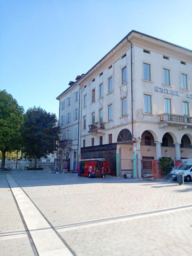 Palazzo Clerici Apartment Luino Exterior foto